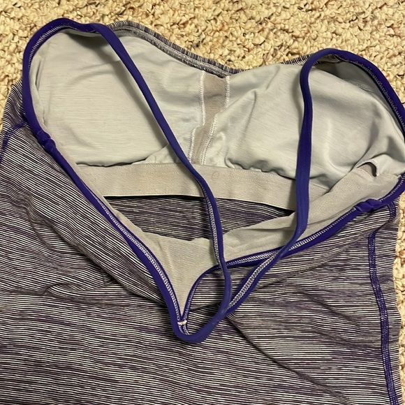 Lululemon tank top size 6 - Picture 6 of 6